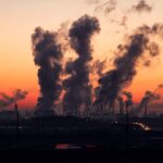 La importancia de comprender las energías contaminantes en el contexto actual