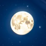 La luna tiene luz propia y su fascinante influencia en la Tierra