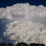 La nube cumulonimbus es una de las formaciones más impresionantes y peligrosas en la atmósfera