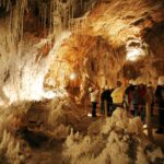 Las Estalactitas y Estalagmitas son Formaciones Naturales Fascinantes que Exigen Nuestro Interés